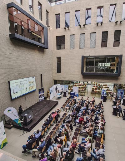 Rückblick auf das OFM25: Blick von oben in den Veranstaltungssaal